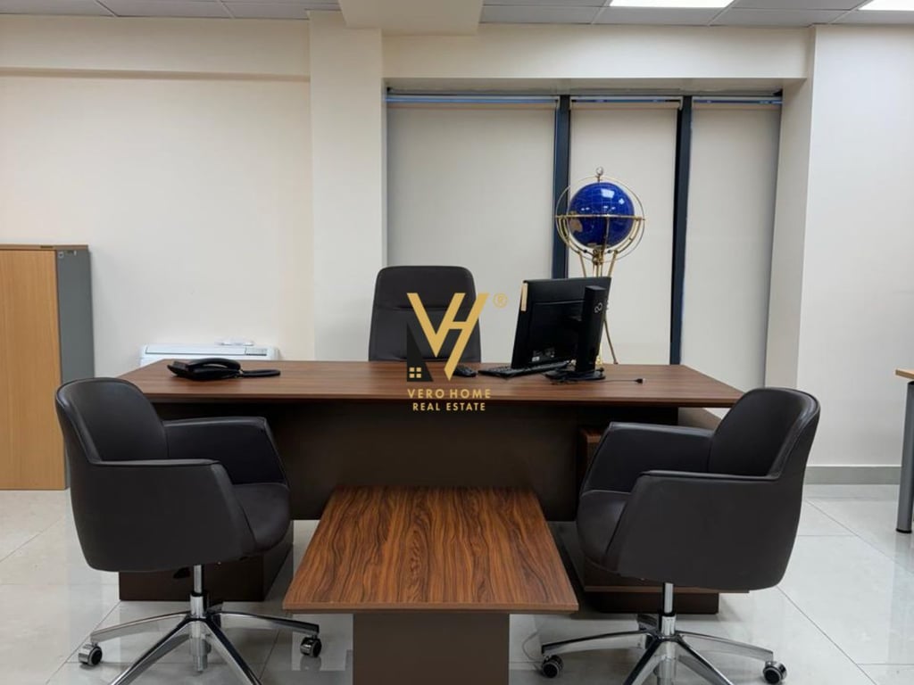 JEPET ZYRE 150M2 ME QERA TE RRUGA E ELBASANIT 1.700 EURO