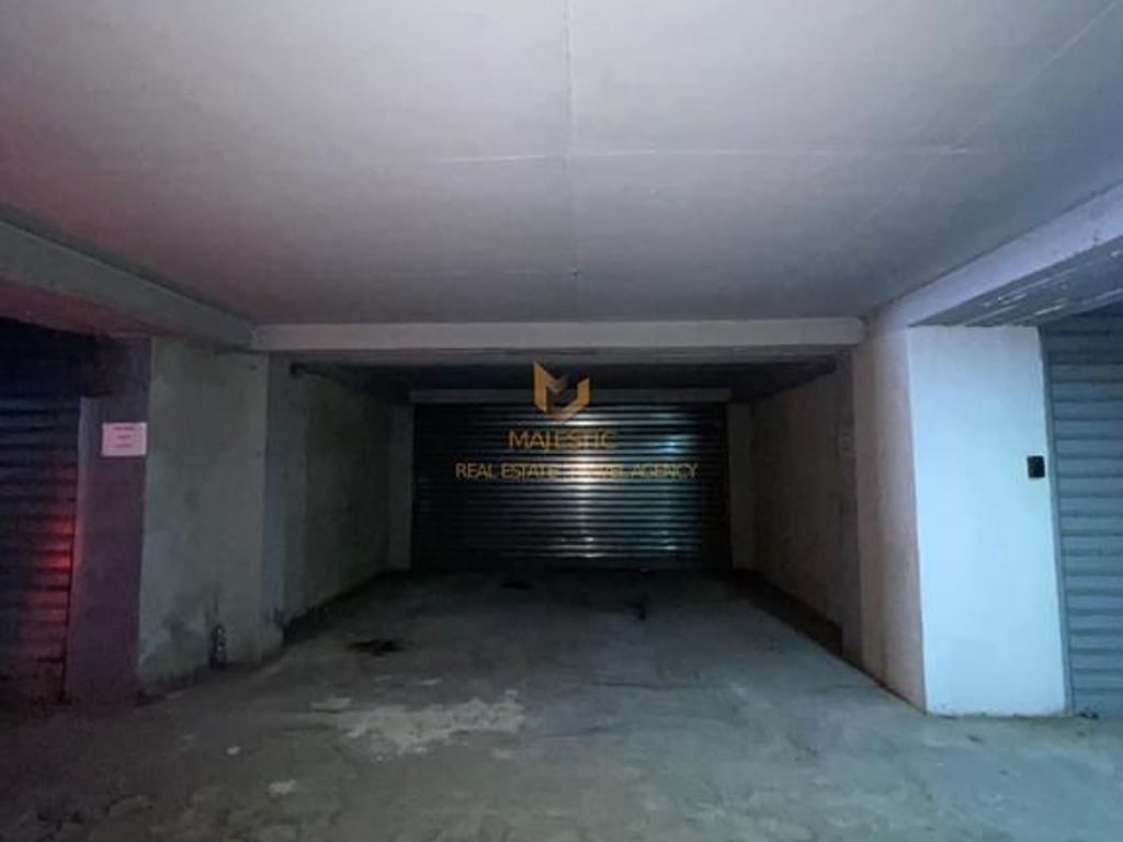 si affitta appartamento 2+1+2 posti auto presso l'ex piazza Shqiponja