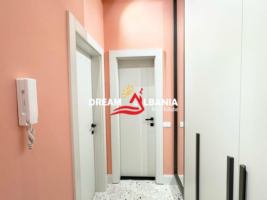 Jepet me qera super apartament 1+1 ne qender, prane Pazarit te Ri, Tirane (ID 42111372)