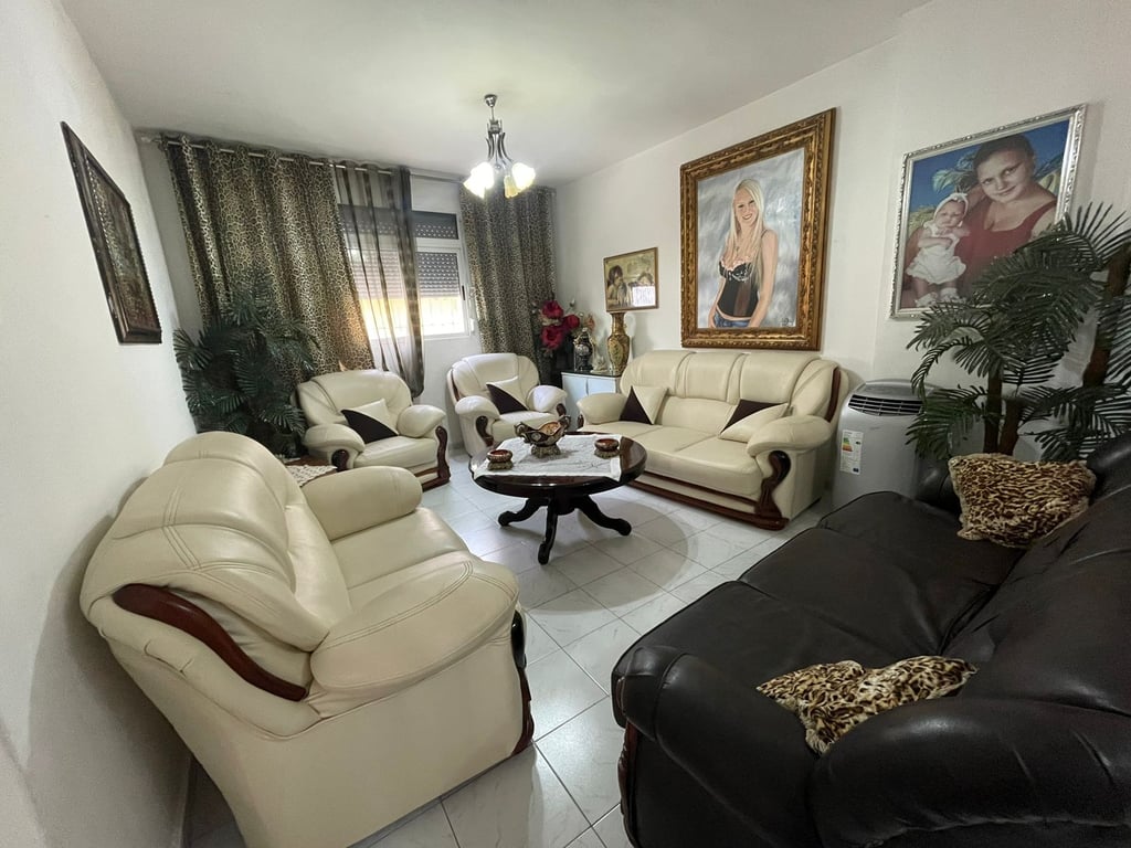 Vendesi Casa Privata a 1 piano Via Bardhyl 150.000 €