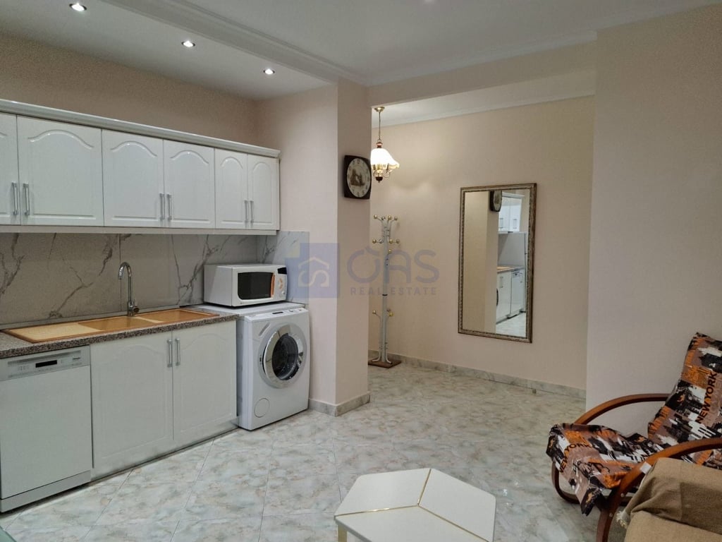 Apartment 1+1 for rent at Komuna e Parisit