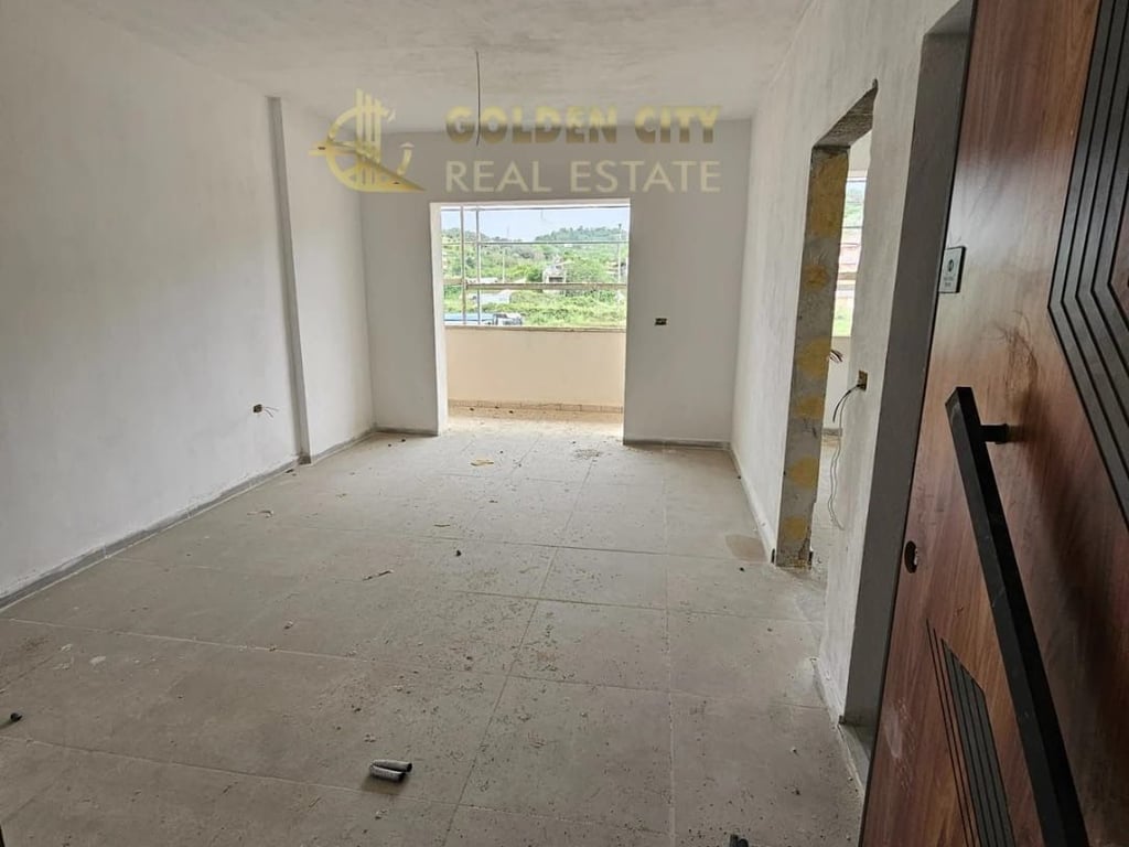 Shitet Apartament 1+1 