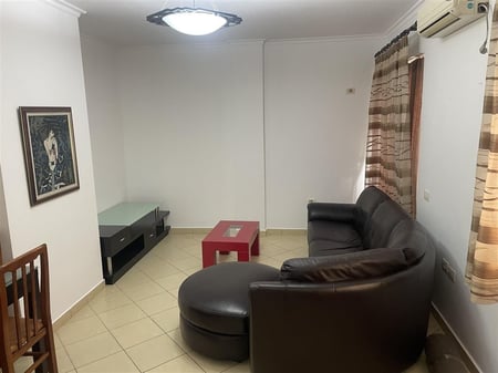 Apartament Me Qera 2+1 Tek Shkolla Bashkuar (ID B220402) Tirane