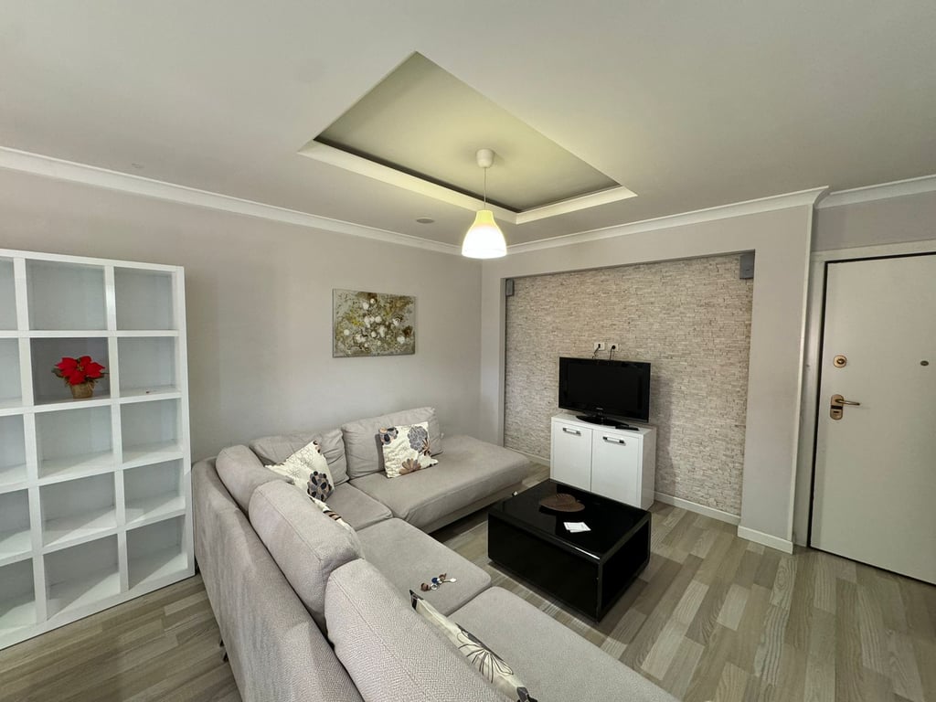 Apartament Me Qera 2+1 Tek Komuna e Parisit (ID B2201285) Tirane