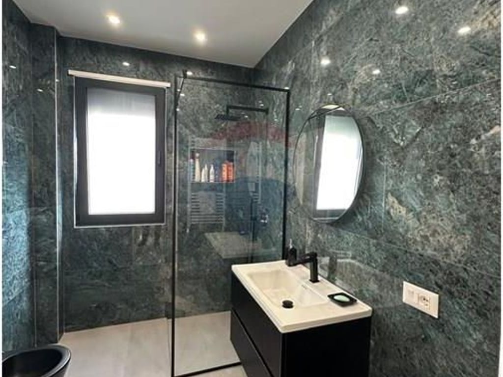 2+1 apartment with parking space at Liqeni i Thate!