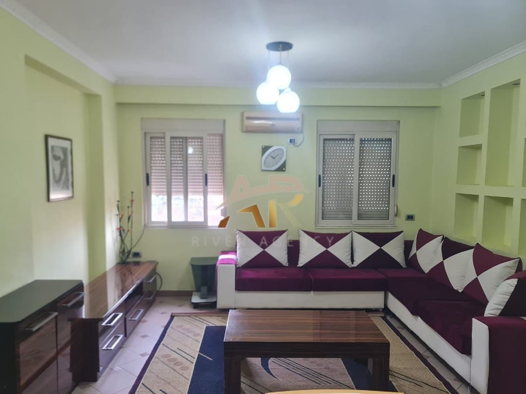 Jepet me qera apartament 1+1 te Rruga e Durresit