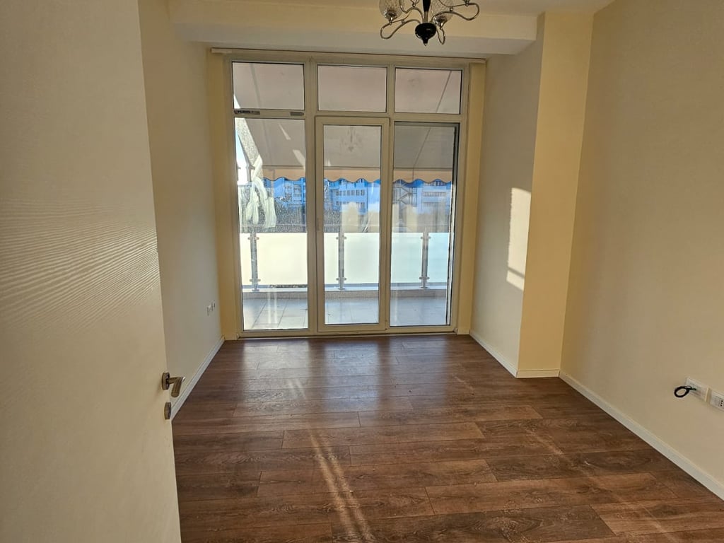 Jepet me qera zyra 3+1+2 te Kika 2, Komuna e Parisit