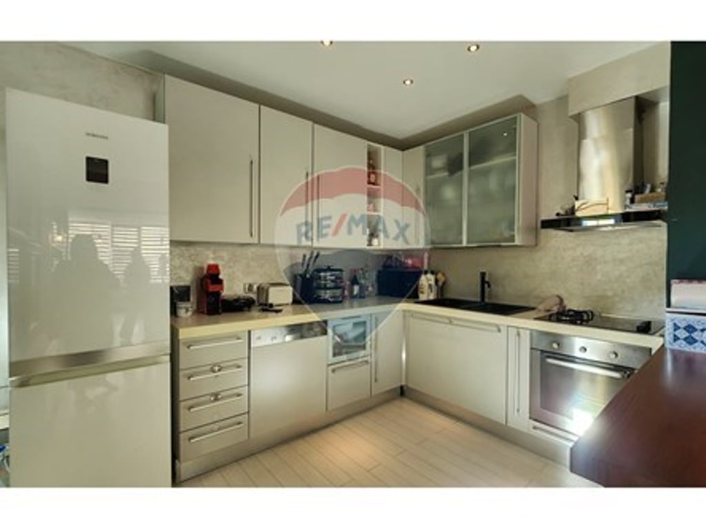 Apartament 2+1 për shitje në Rrugën e Elbasanit pranë Ambasador 2