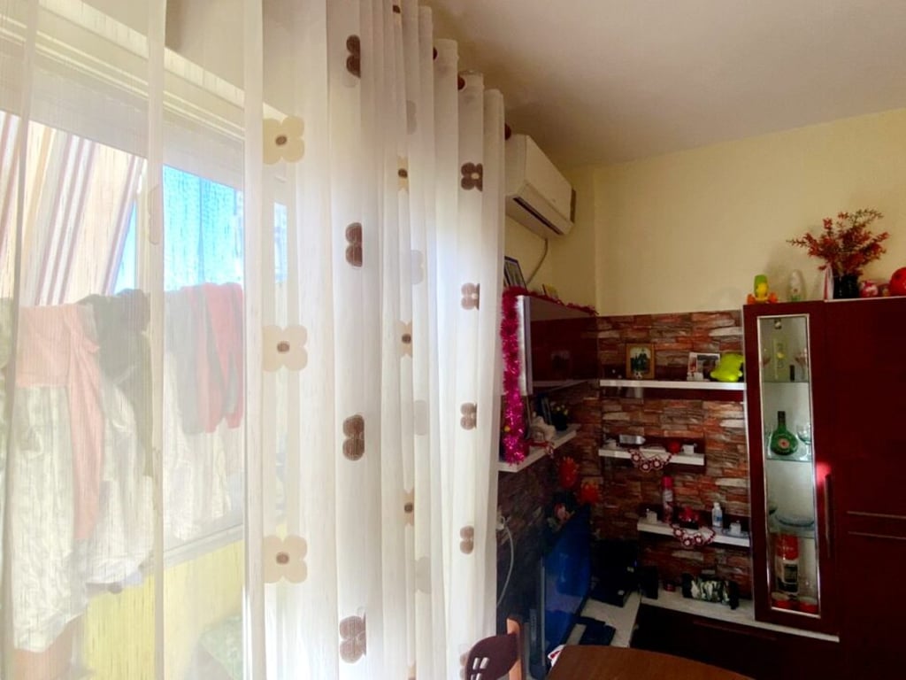 🔥Shitet apartament 2+1 ne nje zone shume te frekuentuar,pak metra nga shetitorja,Kavaje🔥