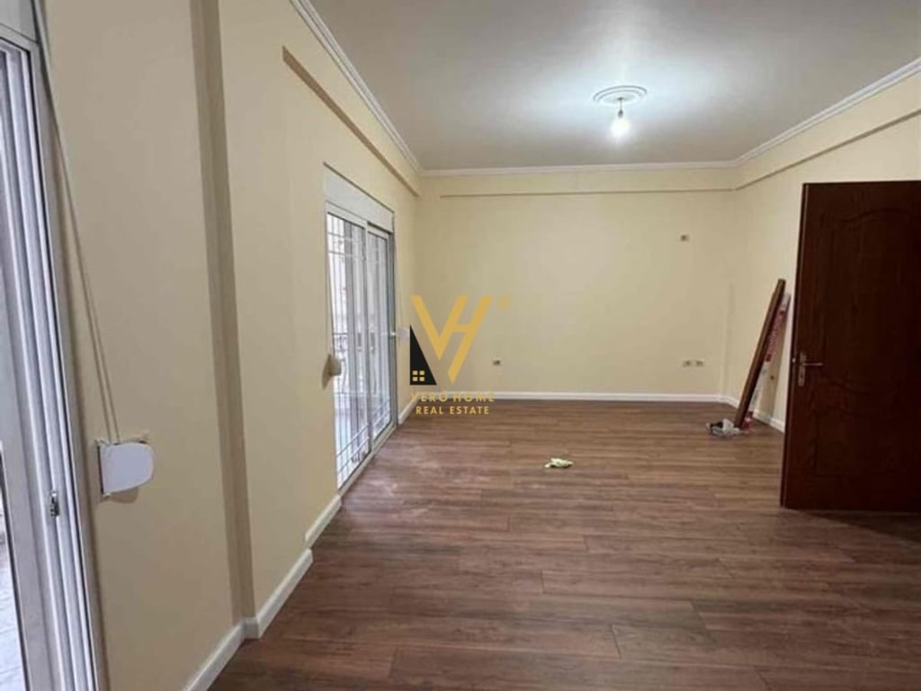 2+1 apartment with balcony for rent in Porcelan 500 euros.