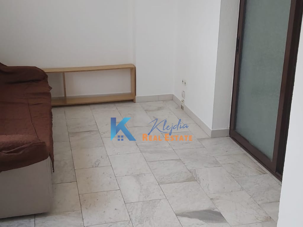 Ambient per zyra te rruga Fortuzi