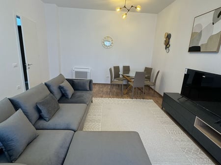 Jepet me Qira Apartament 1+1, i Mobiluar në Mënyrë Moderne – Kompleksi Delijorgji 