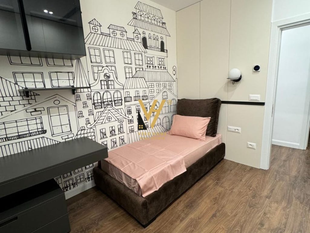 AFFITTASI APPARTAMENTO 3+1+2+BOX IN VIA KAVAJES 2.500 EURO