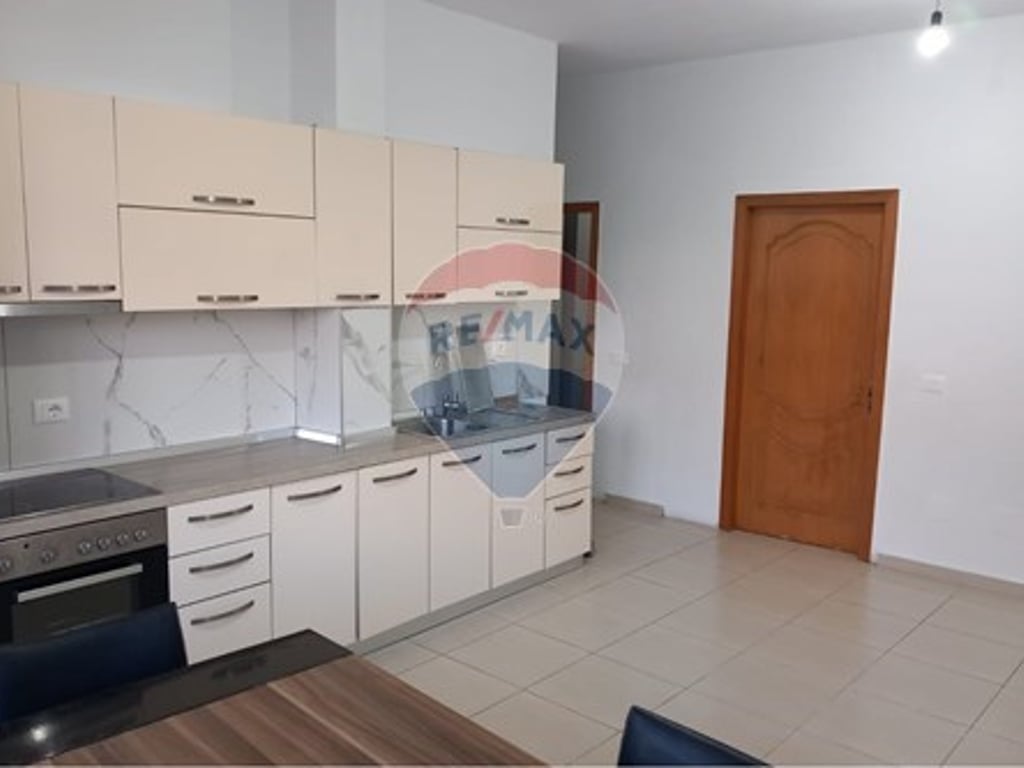 apartament 2+1 per qera te kodra e priftit.