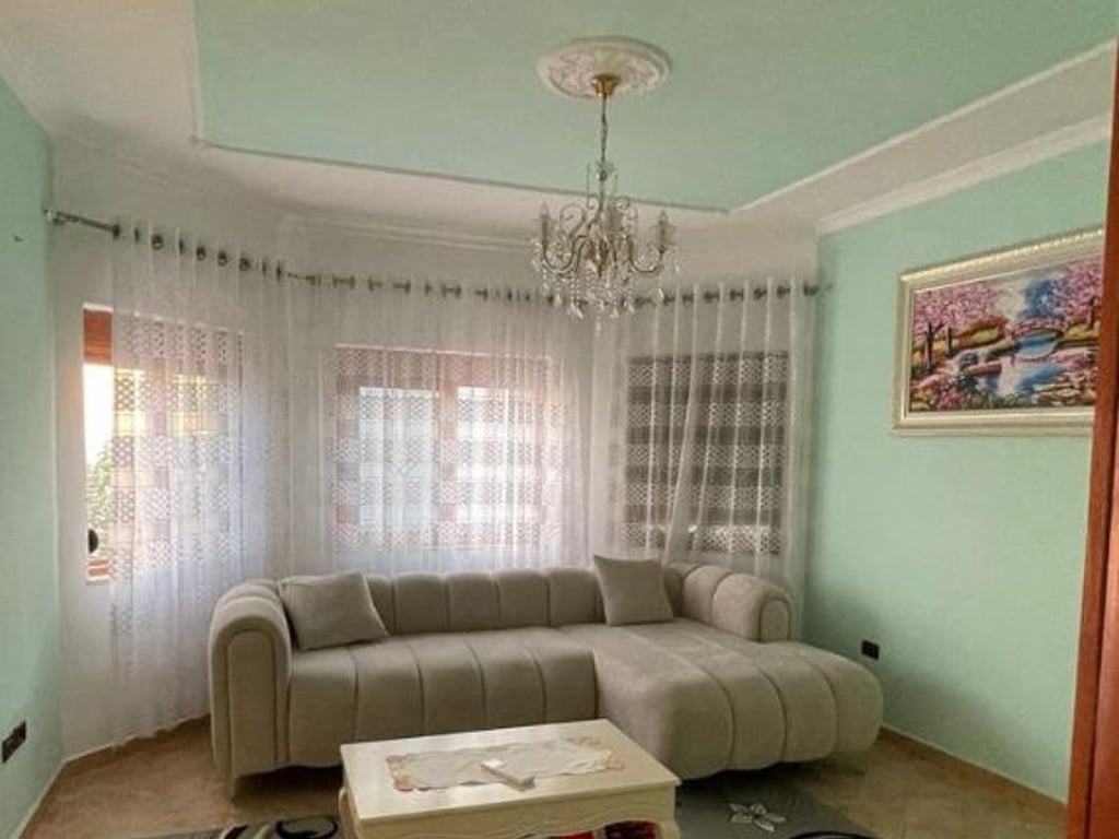 SHTEPI ME QERA - FRESKU