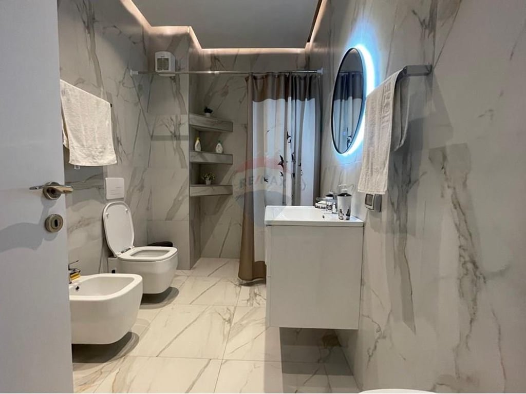APARTAMENT 2+1+PARKIM PER QIRA TE LAKE VIEW 1500€