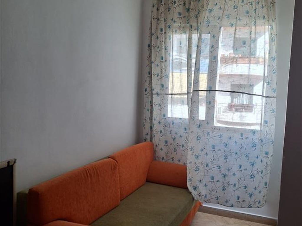 Affittasi Appartamento 1+1, Fresk vicino a Bunkart, Via Muhamed Deliu Prezzo: 320 euro