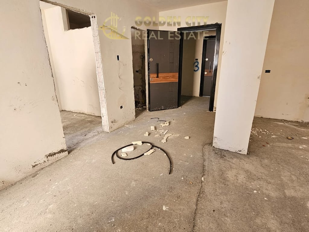 Shitet super apartament 1+1. spitall