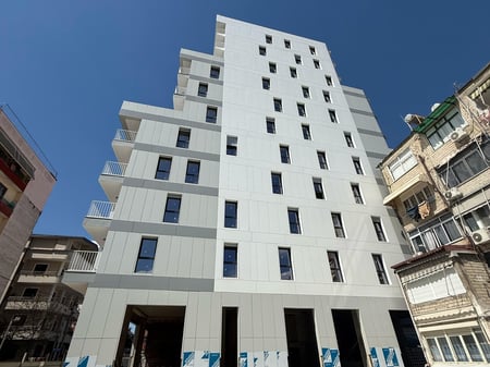 Apartament 1+1 ne shitje te zona e Xhamllikut, prane Rruges Bardhyl