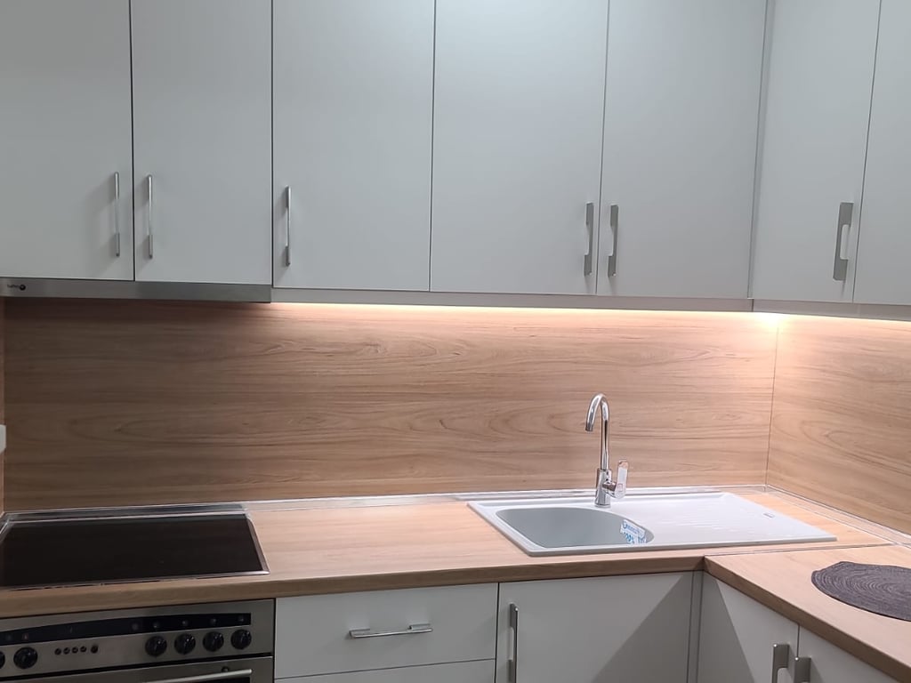 In the Bardhyl Street area, a furnished 3+1 apartment is available for rent for 700 Euros.