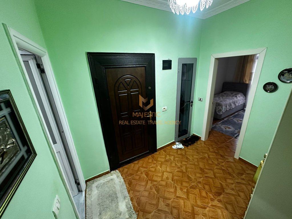 Shitet apartament 2+1 ne Myslym Shyr