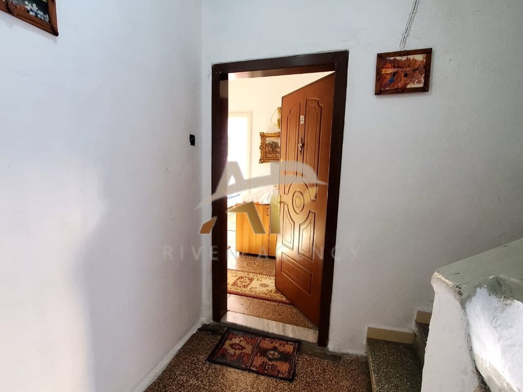 Jepet me qera apartament 2+1 tek Medreseja