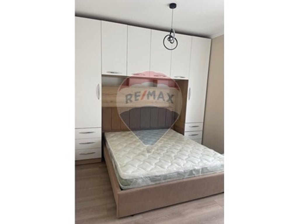 Jepet me qira Apartament 2+1 te Xhamia ne Selite