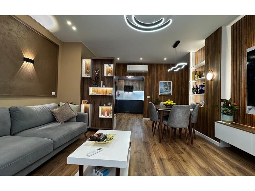 2+1 apartment for rent at Fusha Aviacionit!