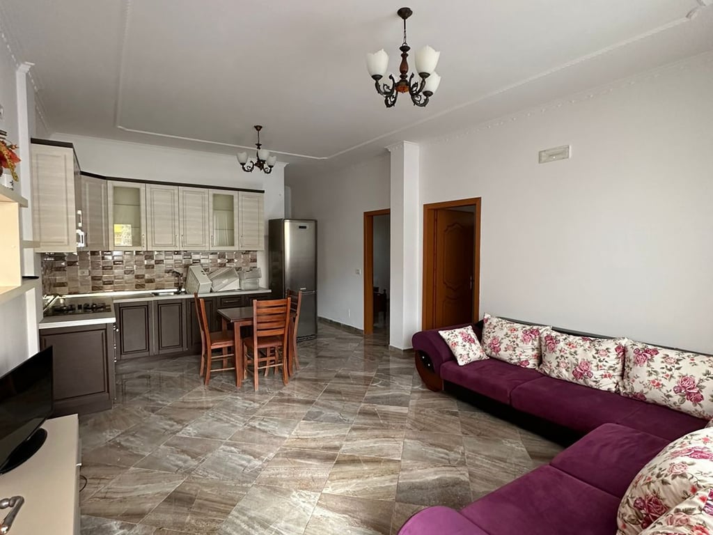 Tirane, jap me qera Vile 2+1+Aneks Kati 0, 200 m² 400 € (Pavllo Pavli)