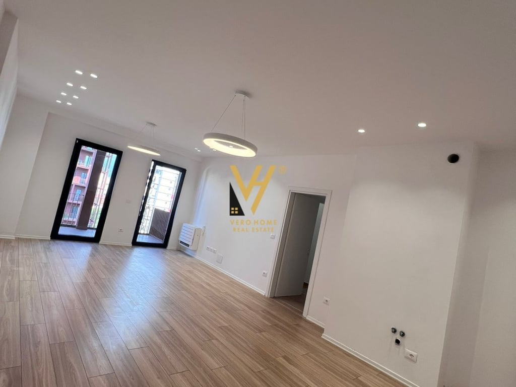 JEPET ZYRE 160M2 ME QERA TE GARDEN BUILDING 1.400 EURO