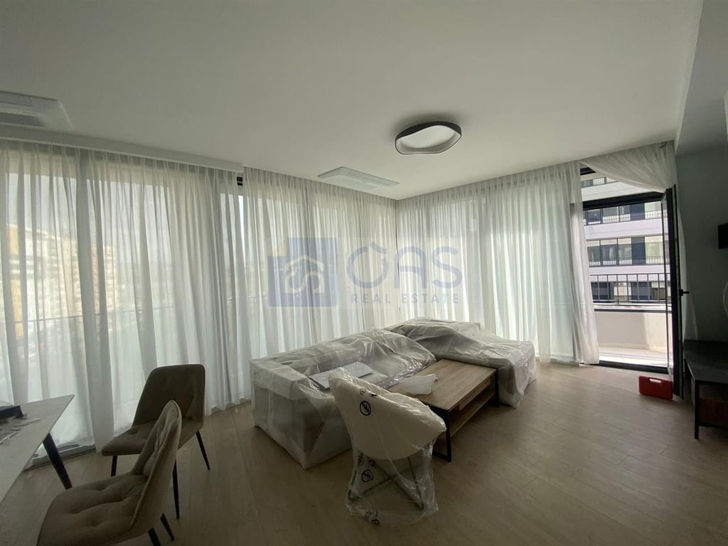 Jepet me qira apatament 1+1 te Rruga e Kosovareve ,Lake View