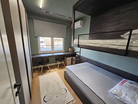 2+1+2 apartment for rent near Kristal Center in Komuna Parisit.