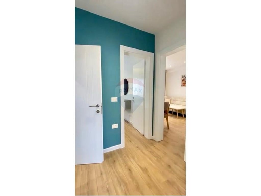 APARTAMENT 1+1 PER SHITJE TEK 21 DHJETORI !!