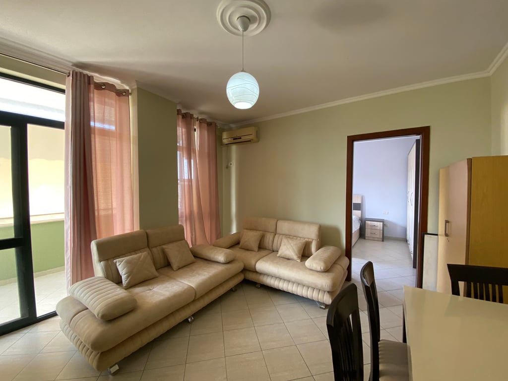 Jepet apartament 1+1 me qira tek ish ekspozita