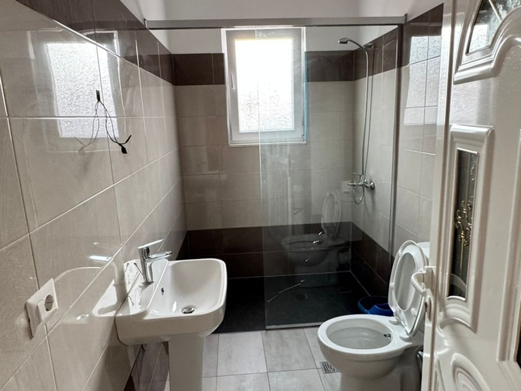 Shitet Apartament 1+1 i mobiluar me Hipotek ne plazh Durres