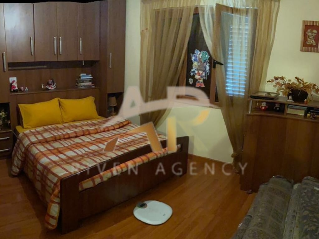Jepet me qera apartament  2+1 tek Pazari i Ri