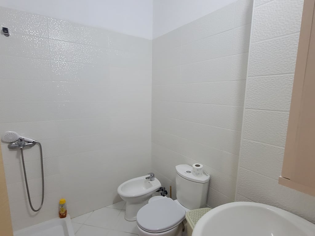 Shitet apartament 1+1 te Shkëmbi i Kavajës!