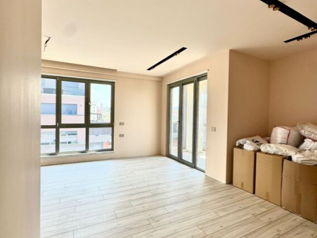 Ambient për Zyra me Qira - Rruga e Kavajes, Tirana