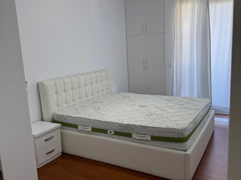 Jepet me qera apartament 2+1 tek Ish Parku /600 Euro
