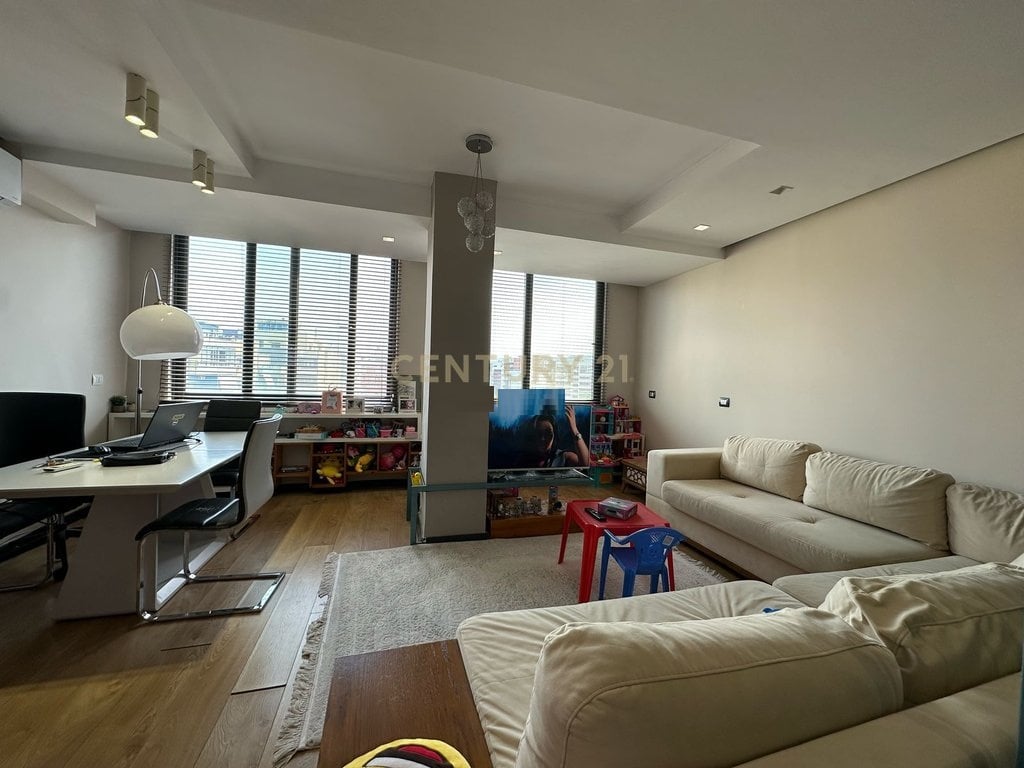 APARTAMENT 1+1+VERANDE PER QIRA NE ASTIR! 450 € /Muaj