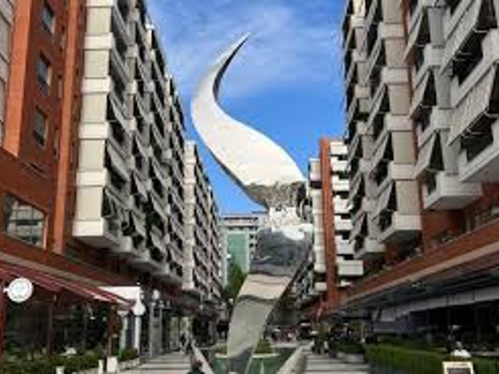 Dyqan - Për Qira - Kompleksi Delijorgji, Tiranë,,,