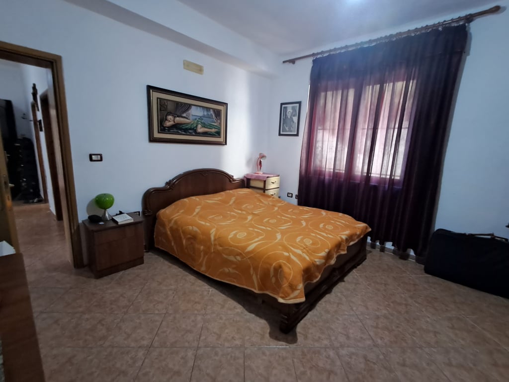 Shitet apartament 3+1 + garazh te Kodra e Vilës!