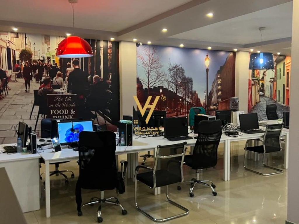 JEPET ZYRE 265 M2 ME QERA TE ISH FUSHA E AVIACIONIT 1.900 EURO