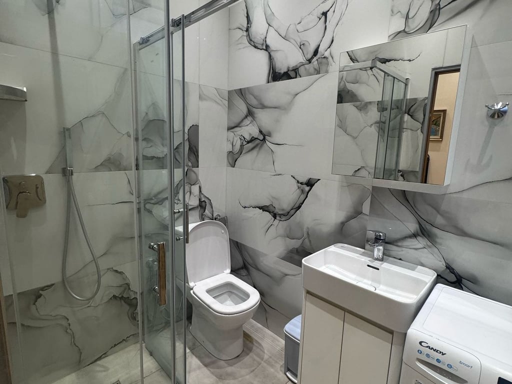 Jepet me qera Apartamenti 2+1+2+verande , Myslym Shyr prane Someg Cmimi: 650 mije leke ( ne cmim perfshihet dhe interneti i paguar per 1 vit)