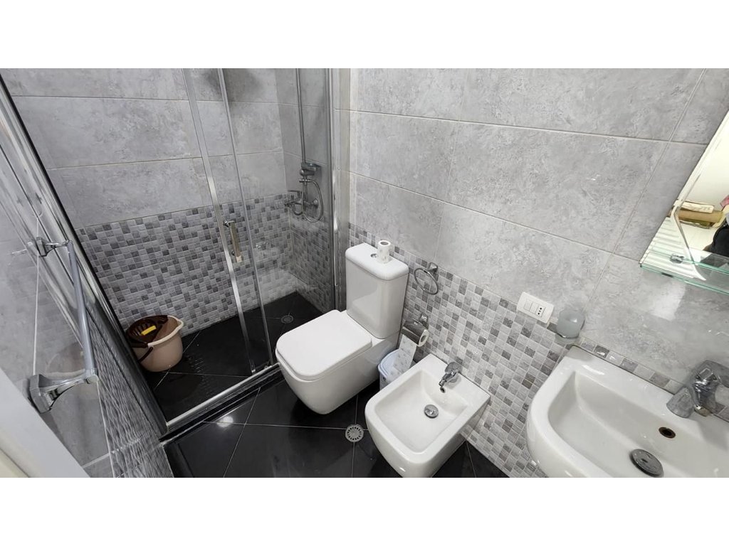 Jepet me qira apartament 2+1 pranë Shkollës së Baletit