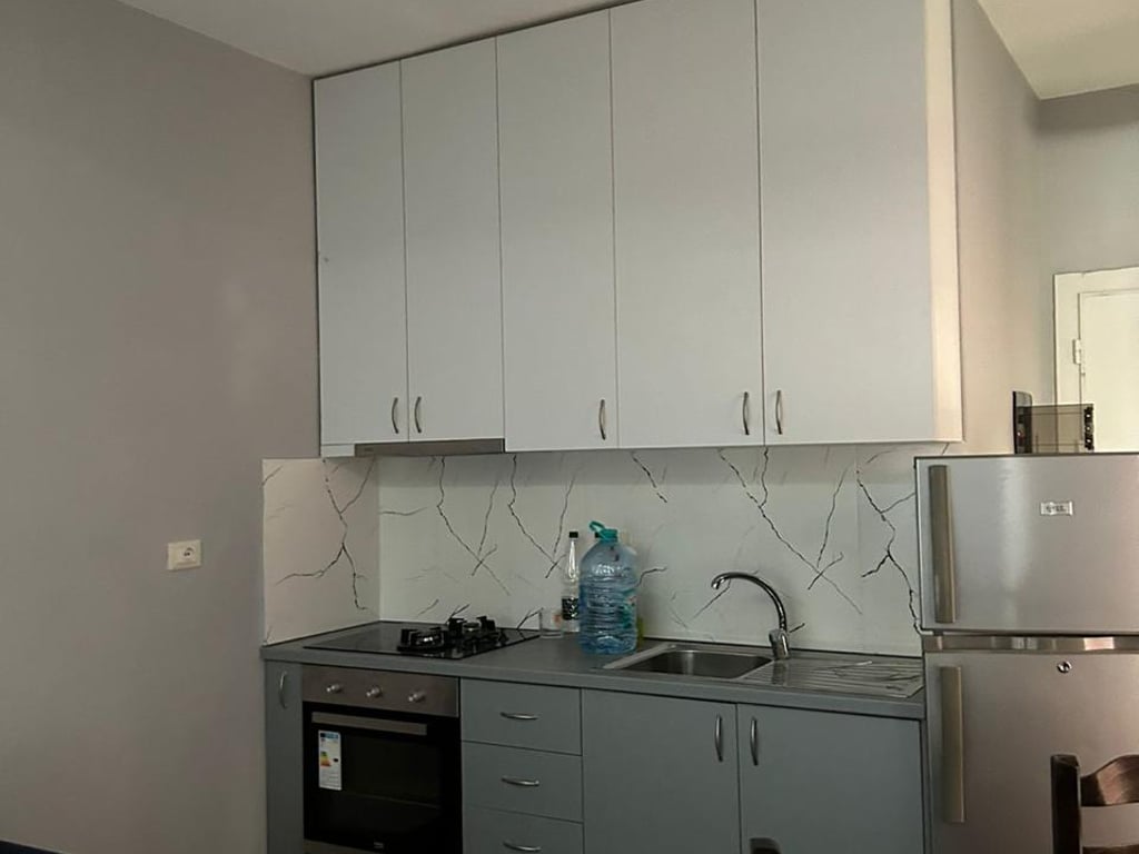 Jepet me qera Apartamenti 1+1 , Fresk prane Gaxherrit 280 mije leke