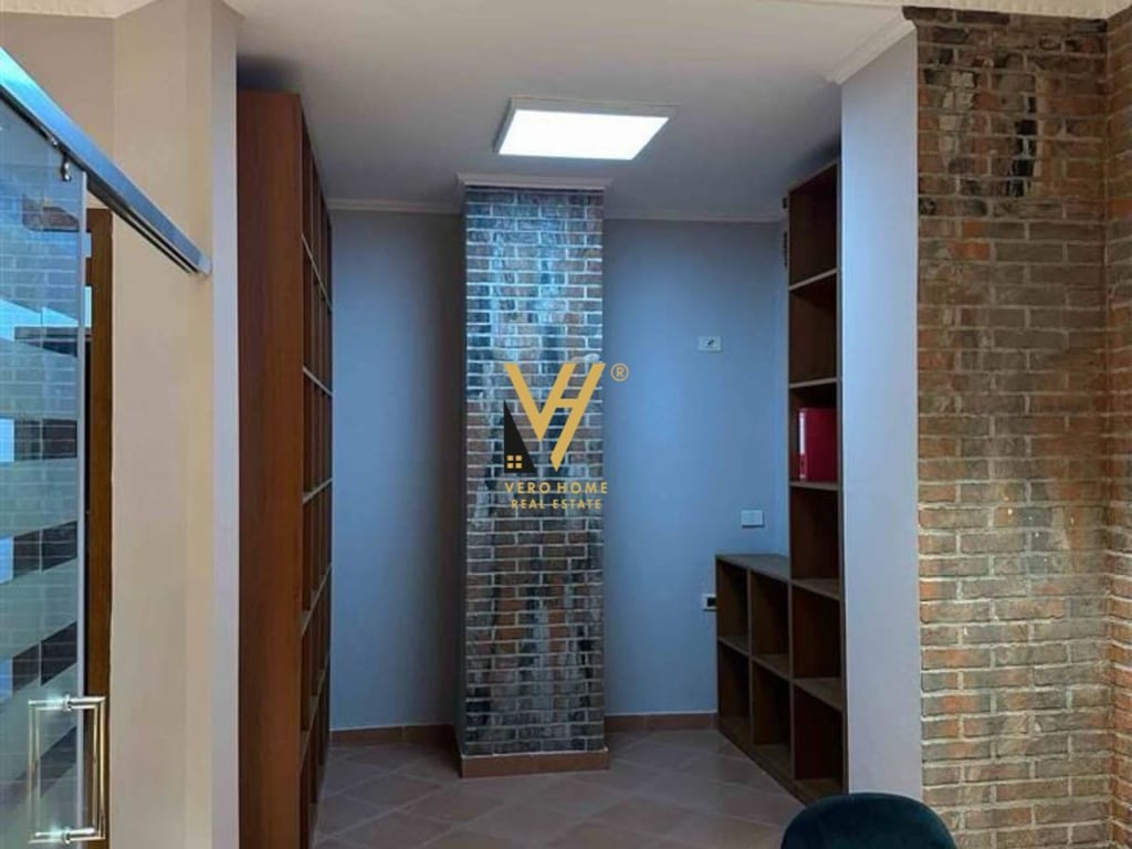 JEPET ZYRE 75 M2 ME QERA TE STACIONI I TRENIT 600 EURO