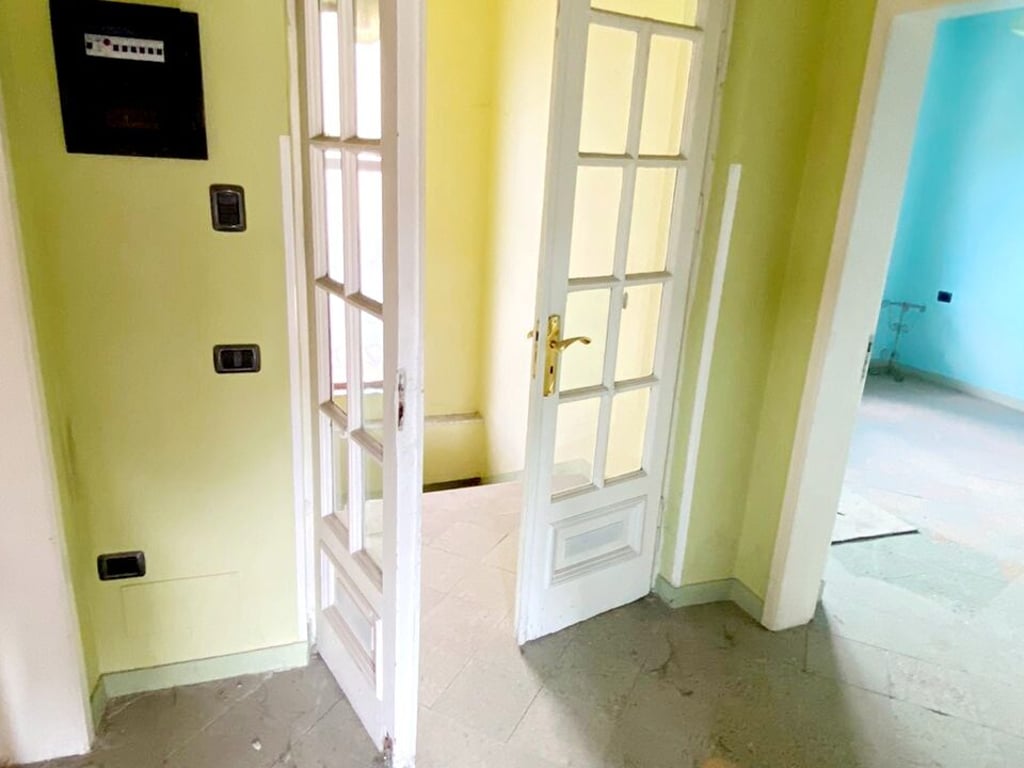 🔥New listing, only 10 m from our office🔥 A 2-story villa for sale, Kavajë center