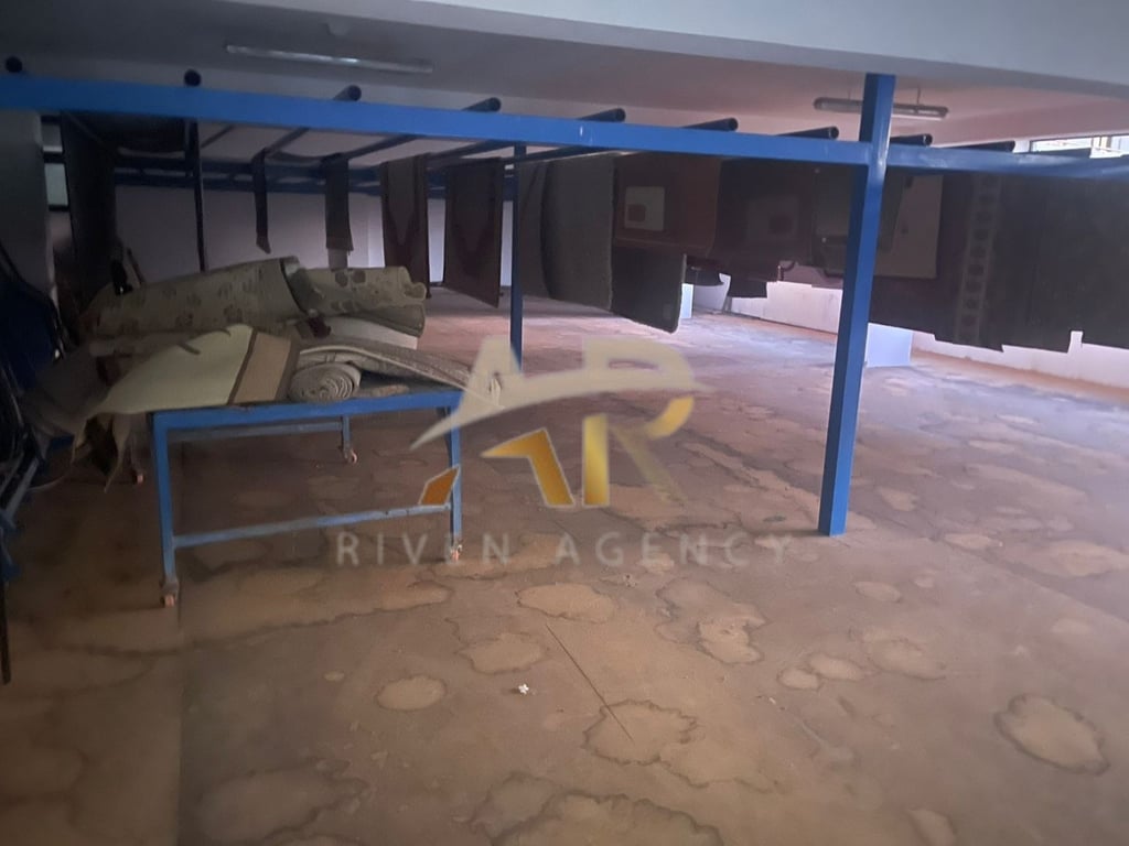 Ambiente commerciale in affitto