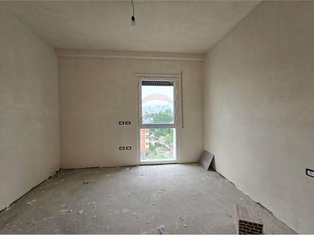 Shesim apartament 2+1 te Bulevardi i Ri !